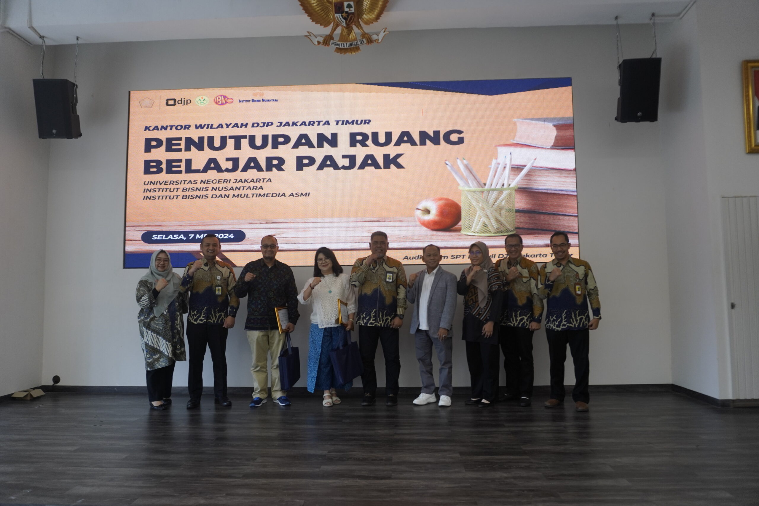 Read more about the article Dosen IBN Terima Penghargaan DJP Kanwil Jaktim